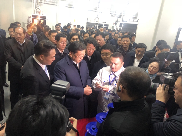 省委常委、市委書記王忠林到濟(jì)南新材料產(chǎn)業(yè)園區(qū)觀摩評(píng)議富通光纖預(yù)制棒（一期）項(xiàng)目