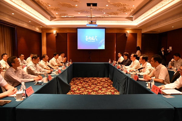 市中區(qū)政府、中國鐵塔山東省分公司、山東三箭集團(tuán)舉行項(xiàng)目合作簽約儀式